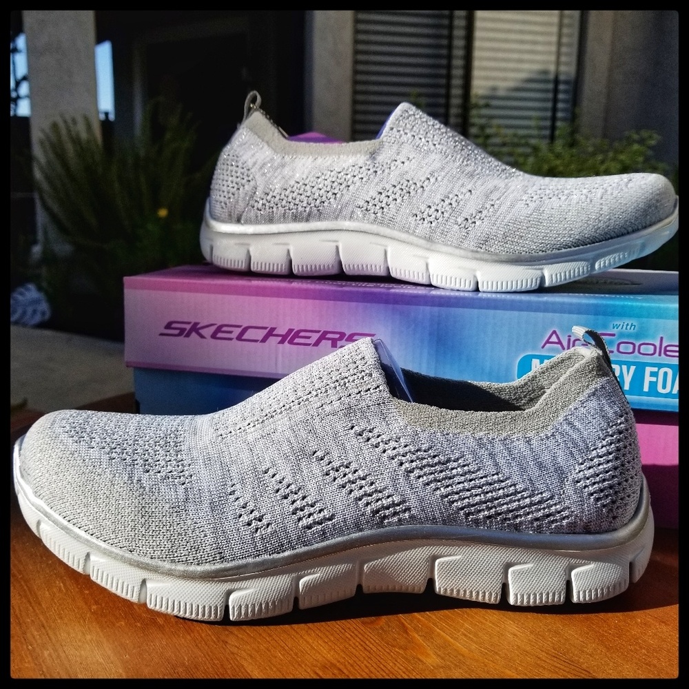 NIB • Sketchers Slip On • sz 9